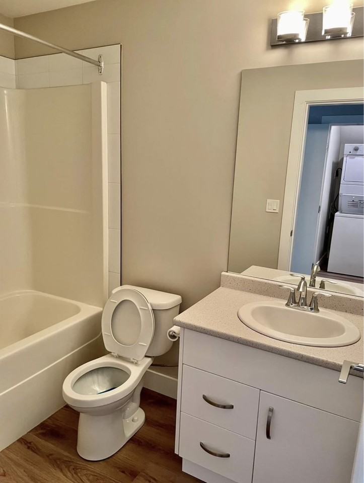 45440 Spadina Ave - Photo 7 of 11