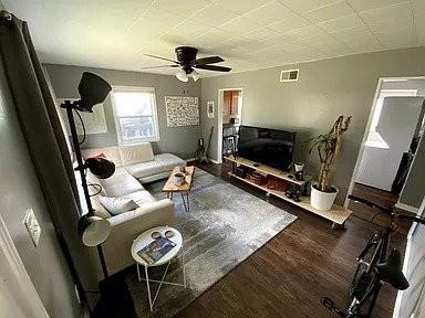 8238 W Glen Ave - Photo 3 of 6