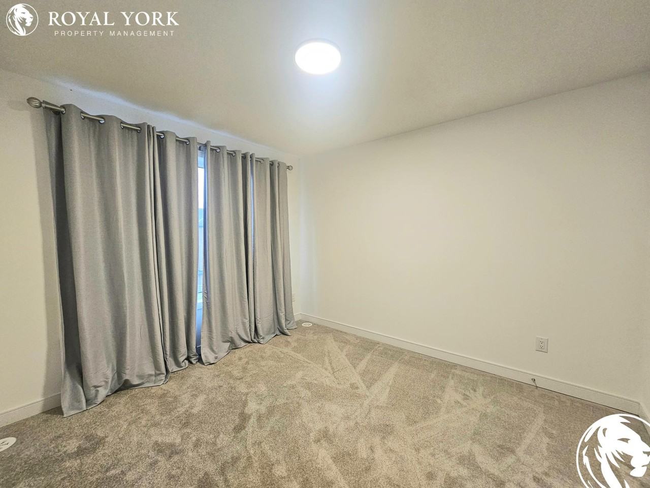 134 Blue Forest Cres #1 - Photo 3 of 38