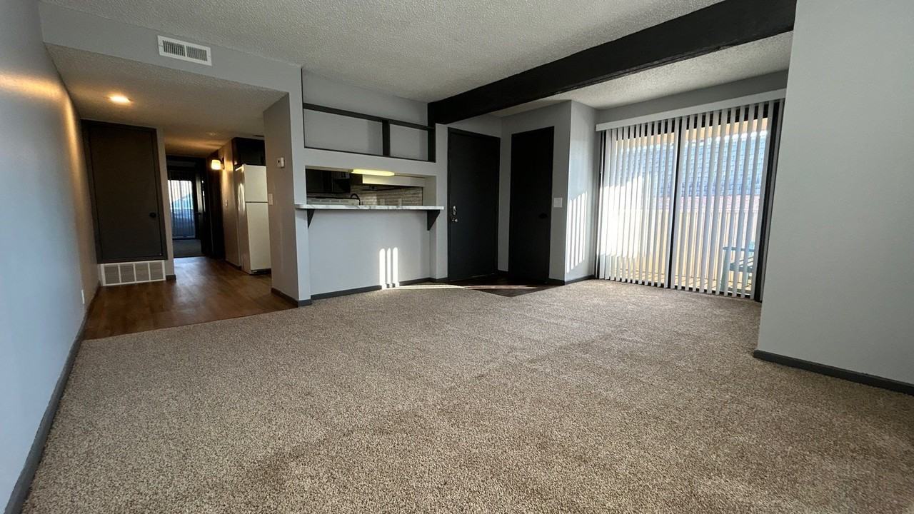 1121 N 28 - Photo 2 of 11