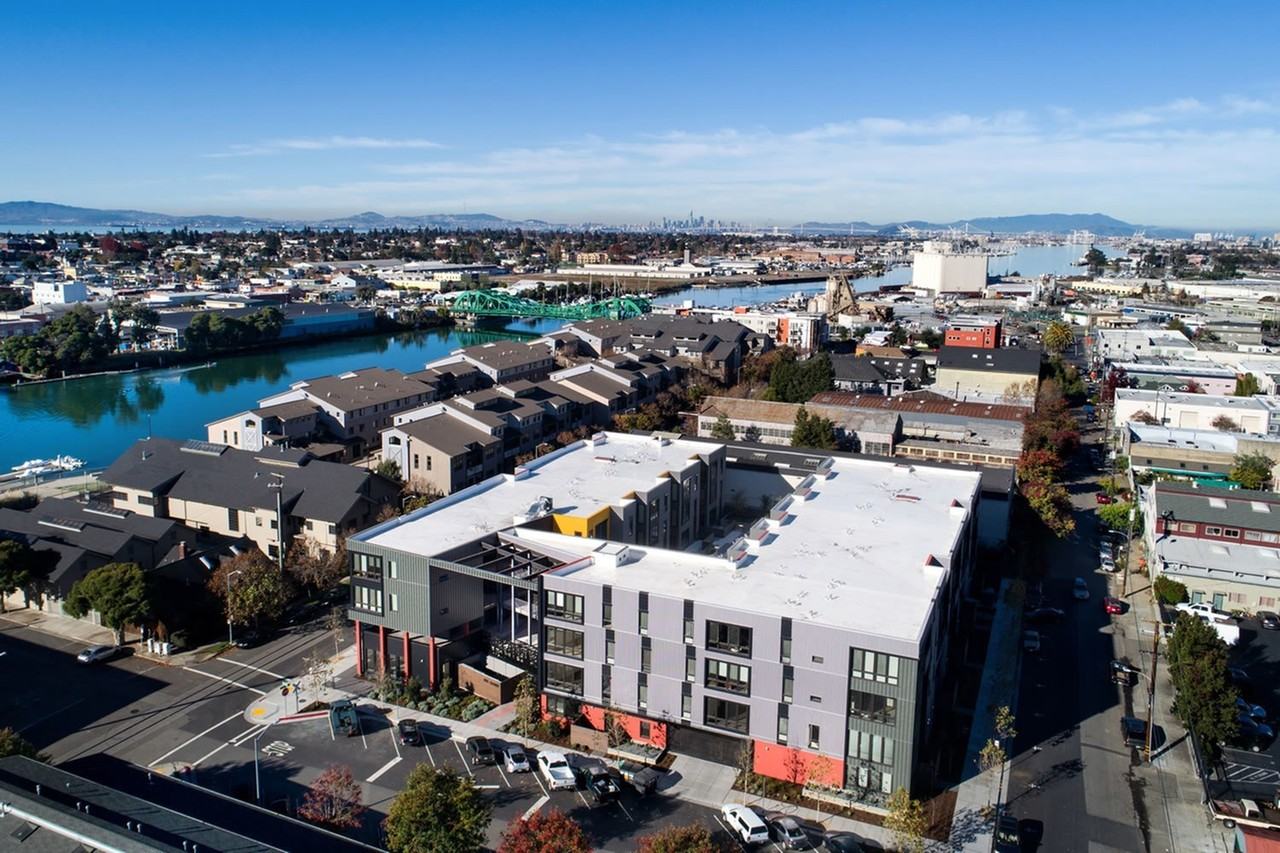 401 Derby - Photo 2 of 35