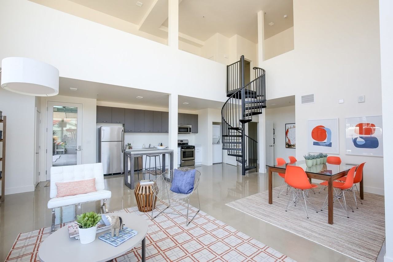 401 Derby - Photo 3 of 35