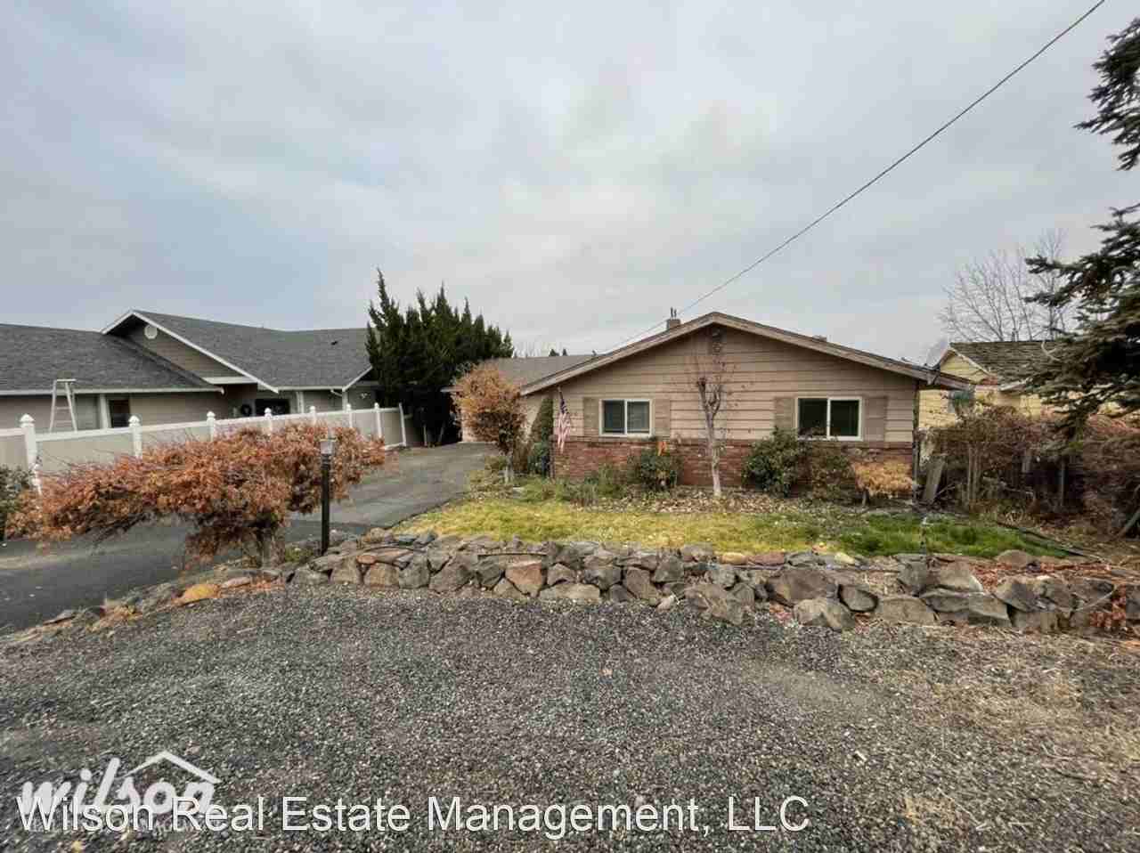 4204 E Hillcrest Dr, Yakima, WA 98901 5 Bedroom House for 2,400/month
