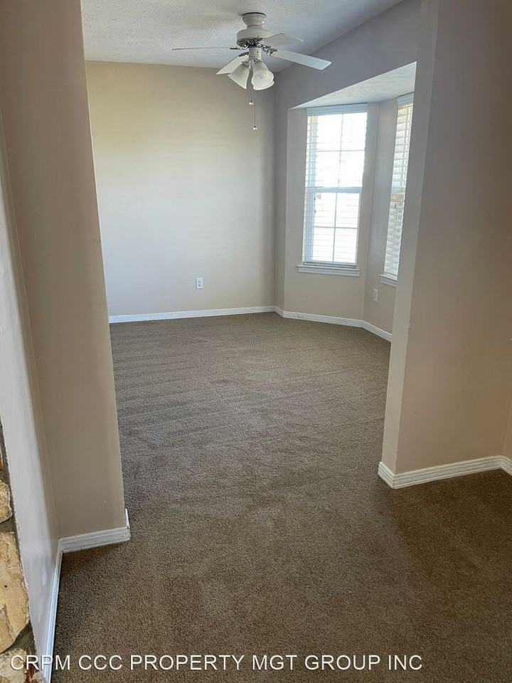 905 E Pine Forest Dr - Photo 3 of 16