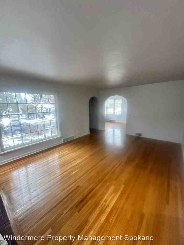 123 W 26th Ave - Photo 2 of 10