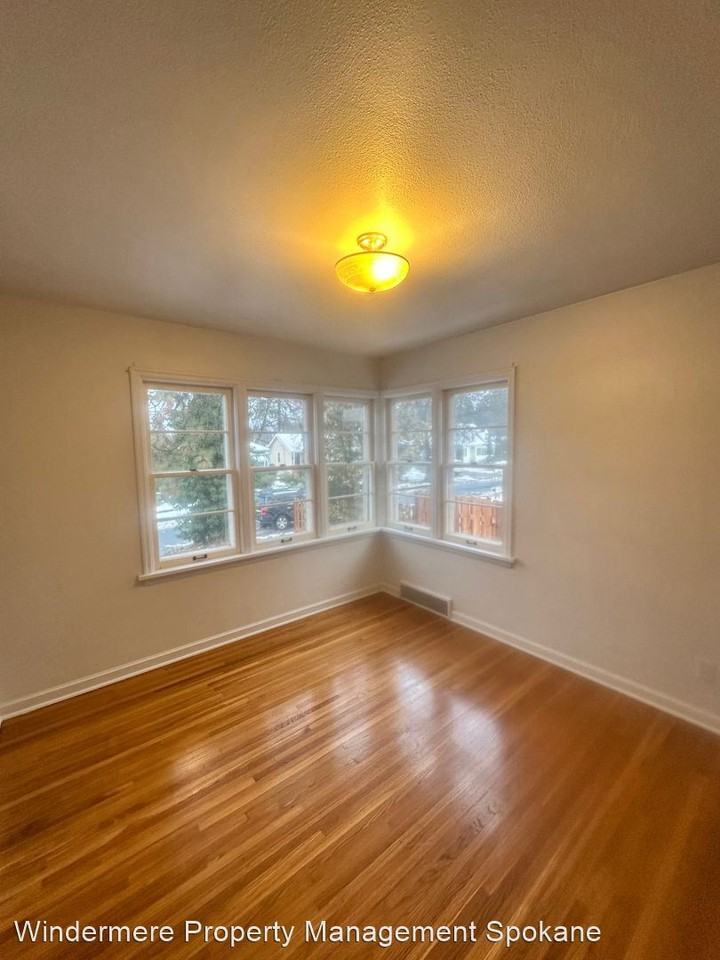 123 W 26th Ave - Photo 3 of 10