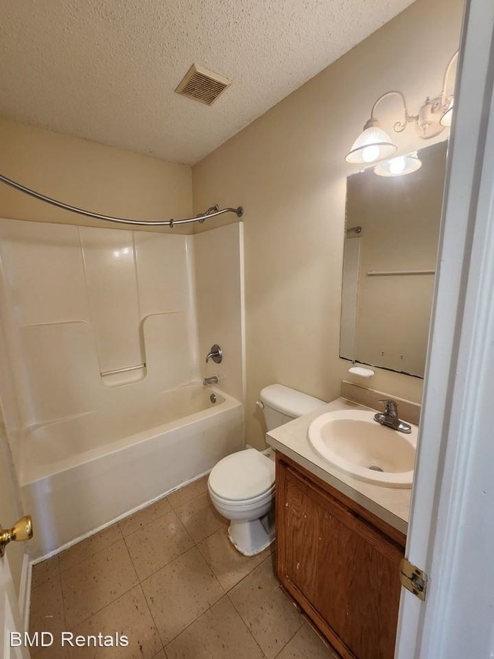 132 Sutton Dr - Photo 3 of 12