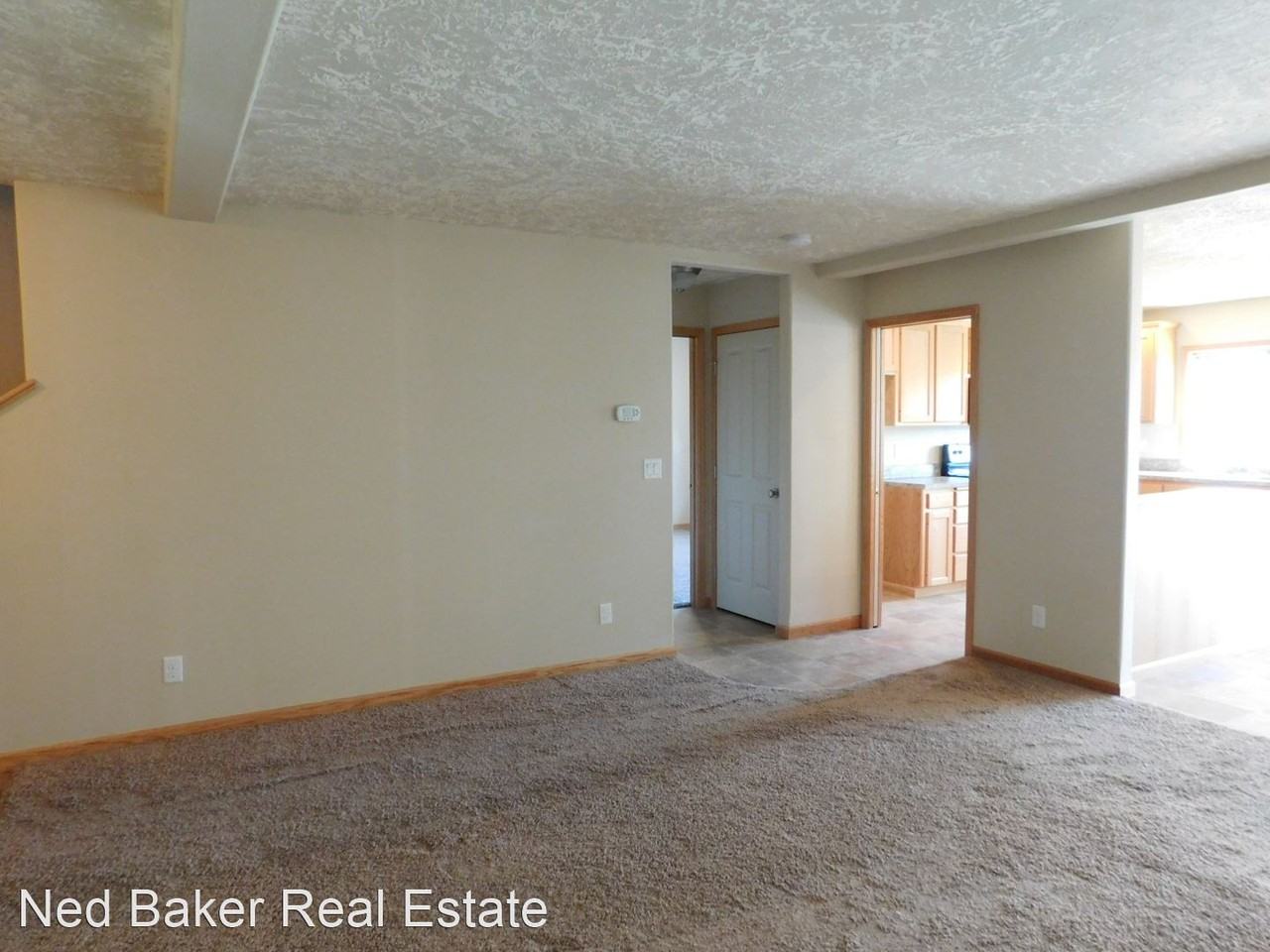 4561 Mabel Ave Ne - Photo 3 of 22