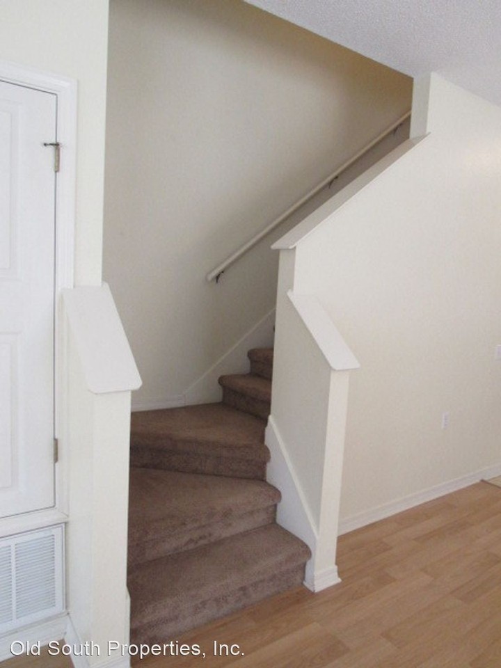 1284 Jasper St - Photo 3 of 17