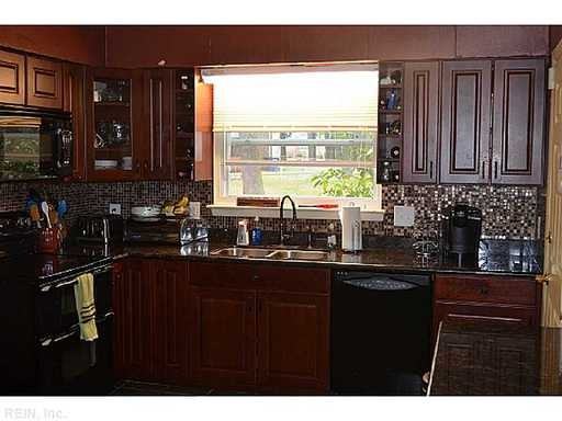 808 Townsend Ct - Photo 2 of 11