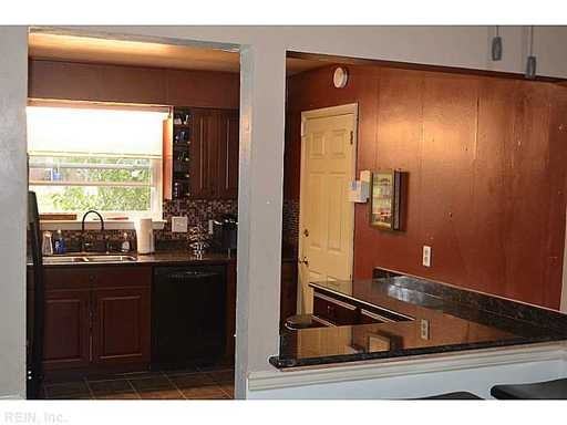 808 Townsend Ct - Photo 3 of 11