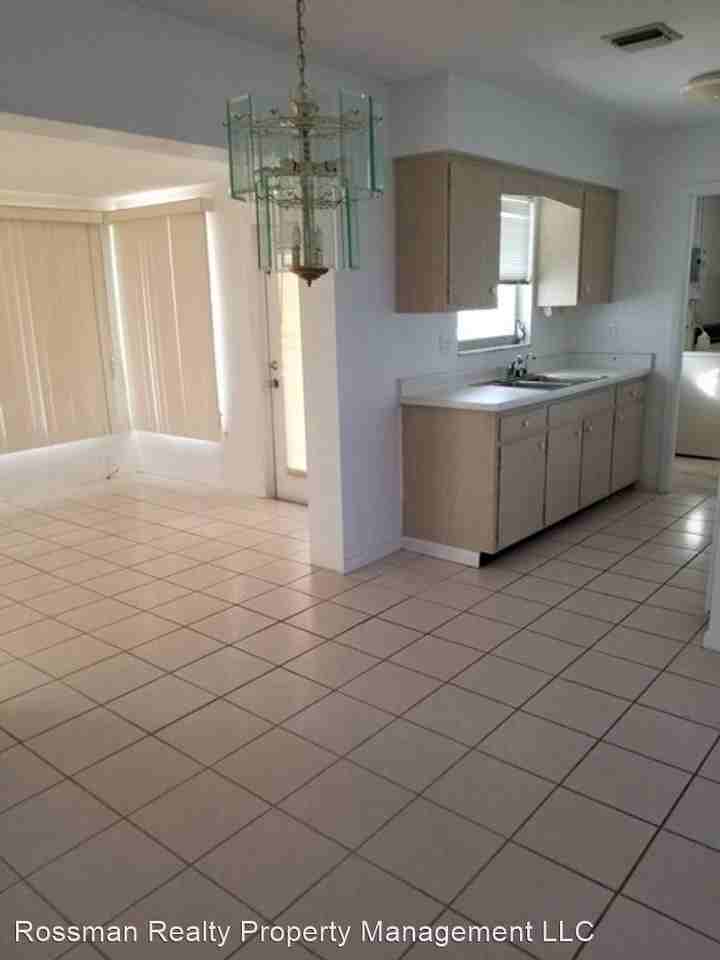 1414 Juddale St E - Photo 3 of 6