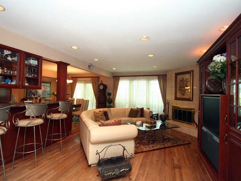 96 Woodlake Dr W - Photo 2 of 10