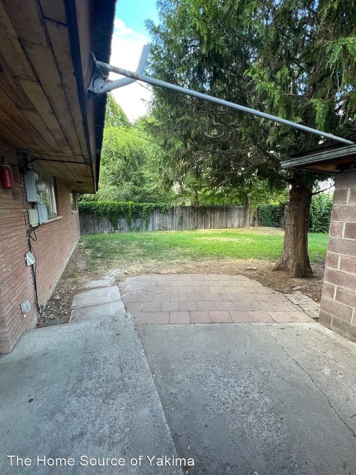 1609 S 15th Ave, Yakima, WA 98902 3 Bedroom House for 1,400/month Zumper