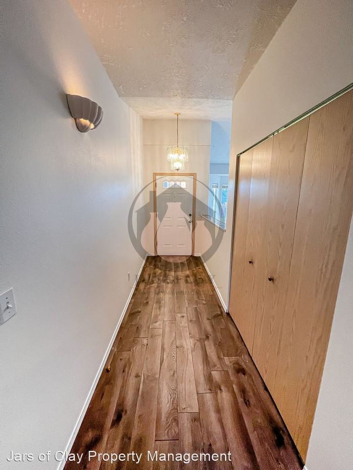 1571 Canary Ct Ne - Photo 2 of 17
