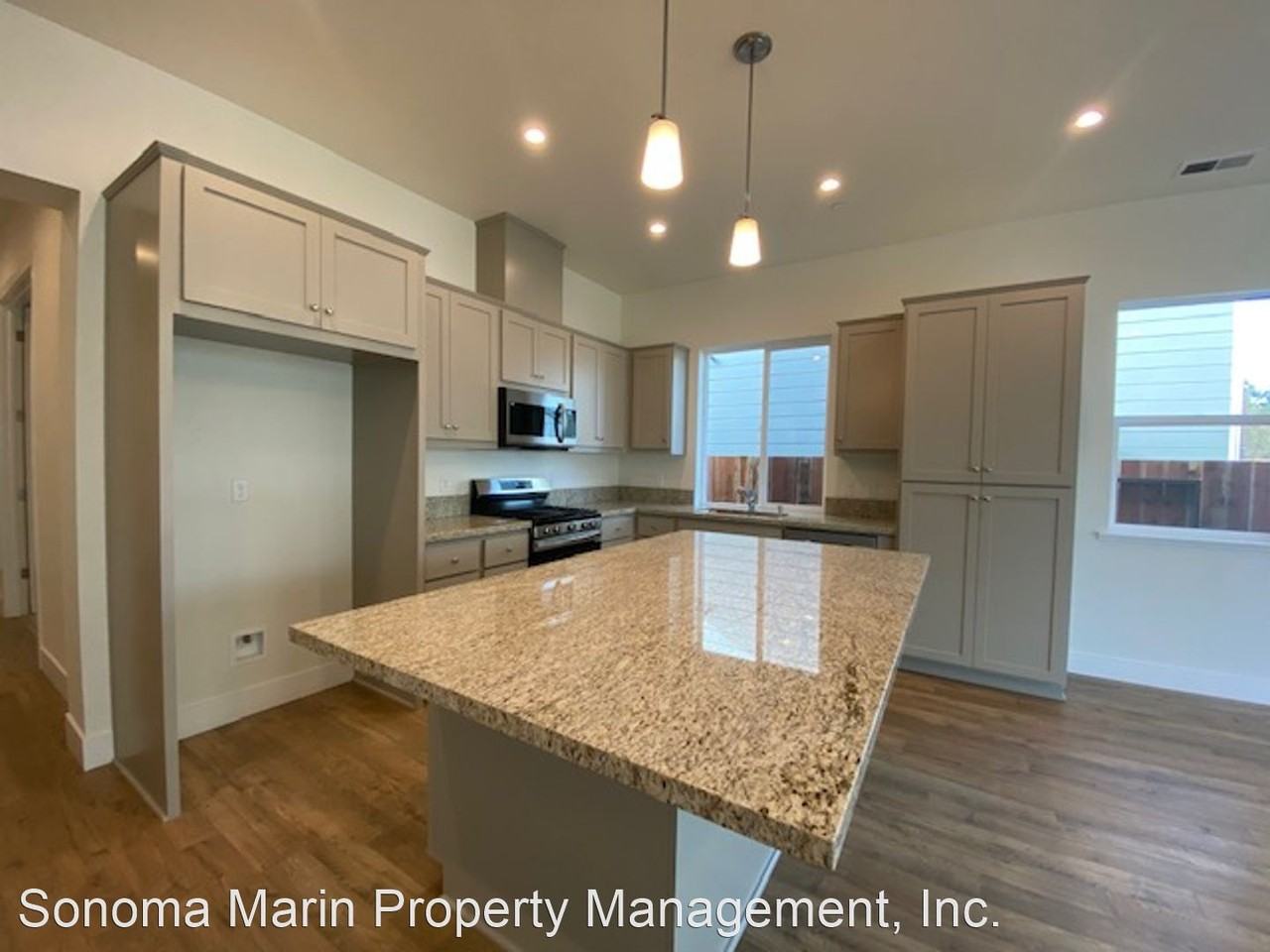 1018 Del Roble Ln - Photo 3 of 21