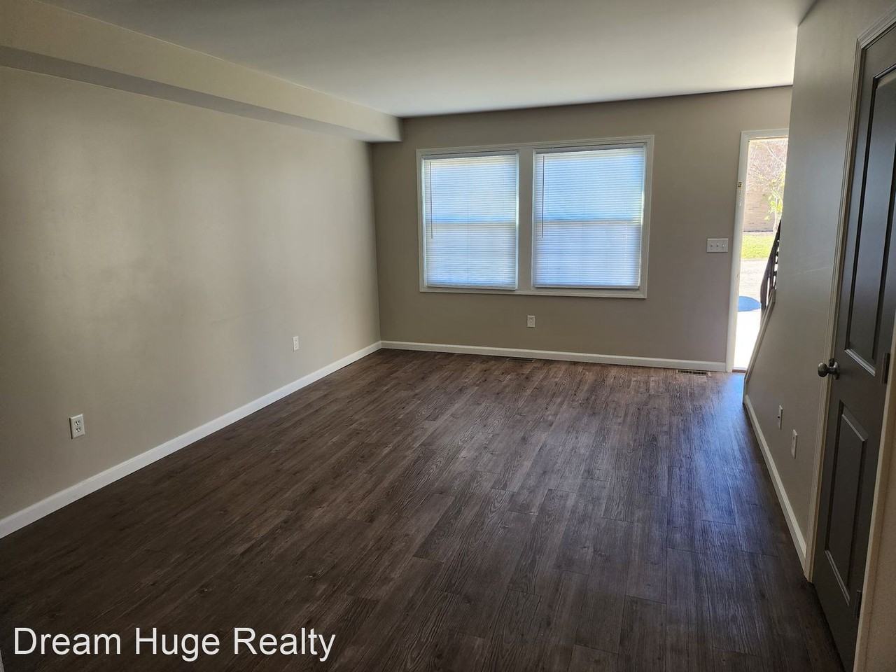 248 Otterbein Dr - Photo 2 of 9