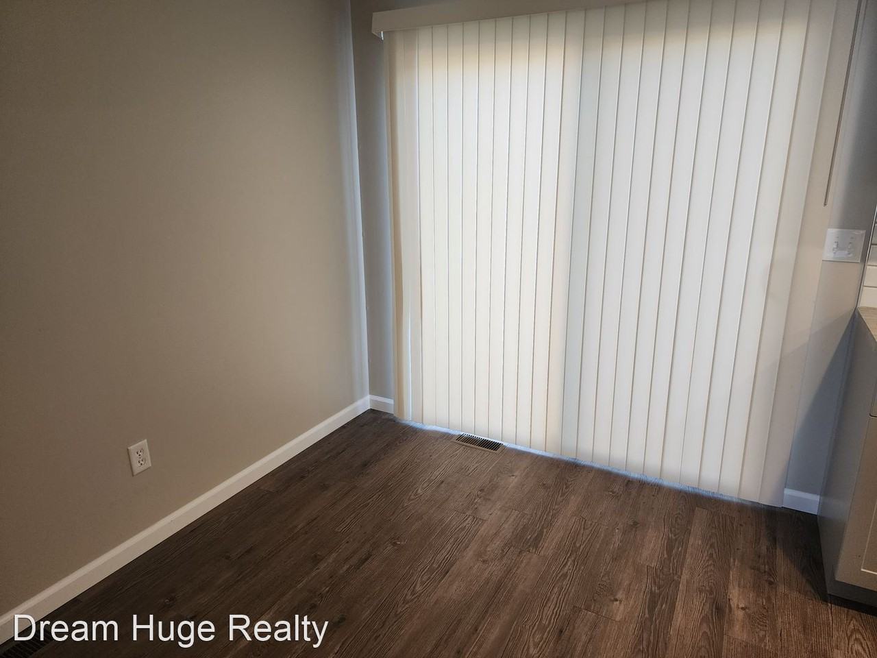 248 Otterbein Dr - Photo 3 of 9