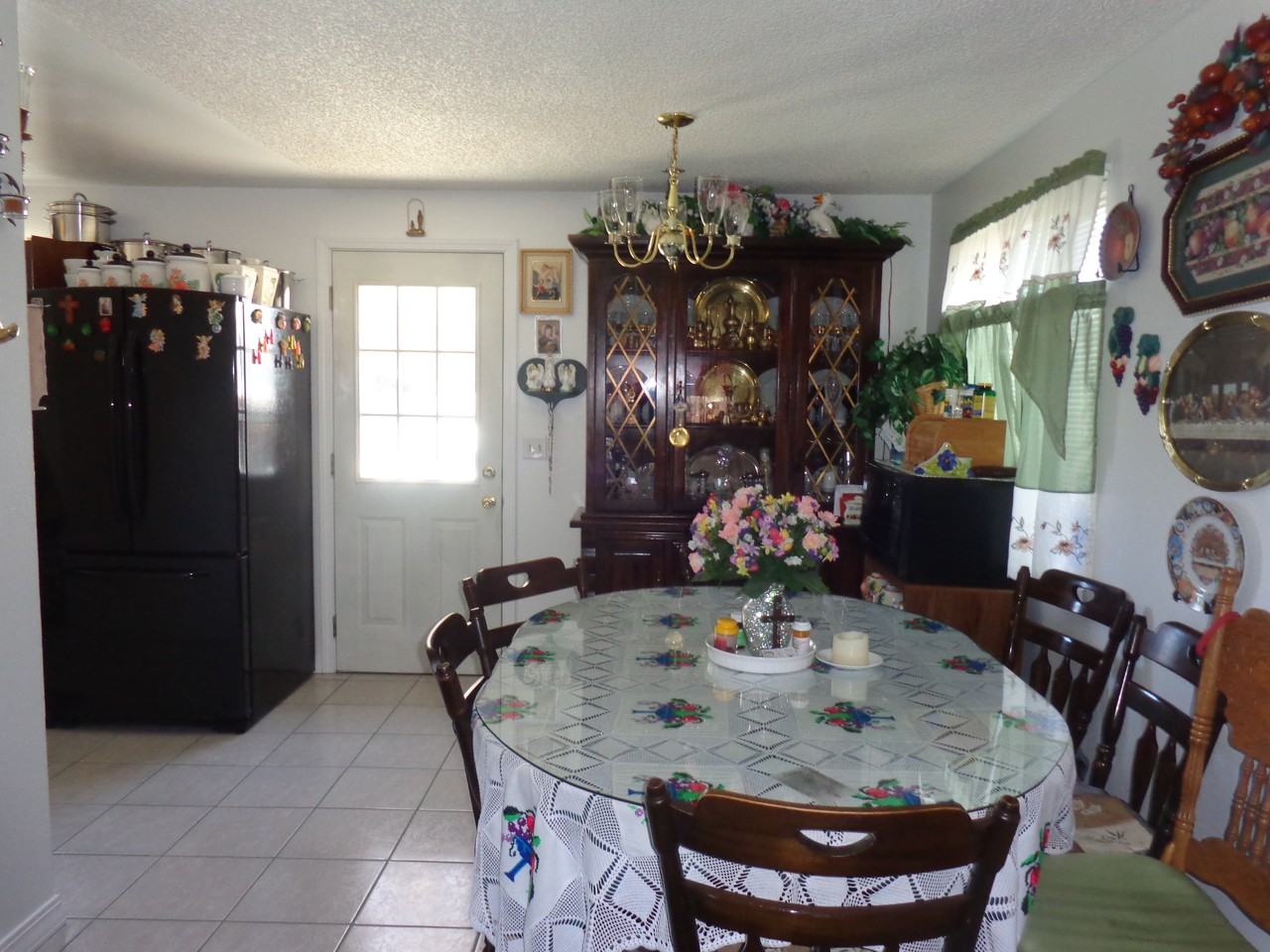 1652 La Vega Ave - Photo 3 of 6