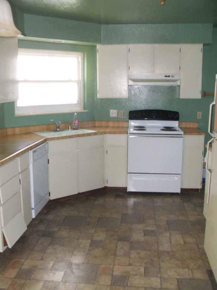 1345 S Bridge St - Photo 2 of 7