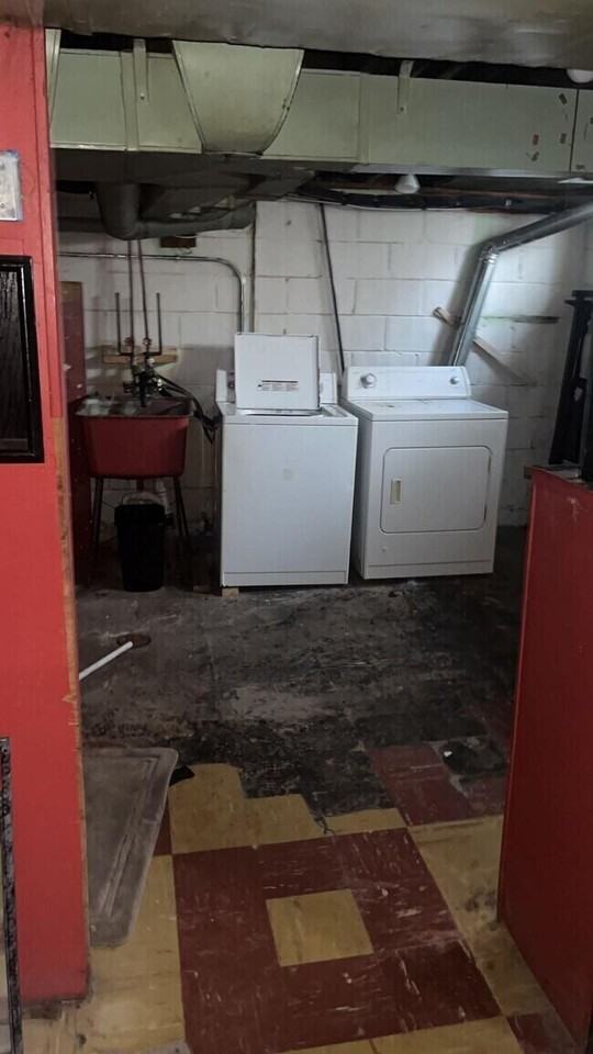 6615 Manor St - Photo 2 of 10