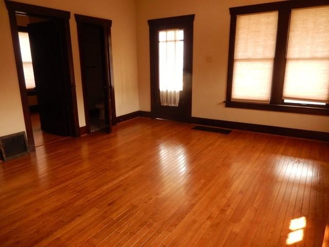 445 Pleasant St - Photo 3 of 20