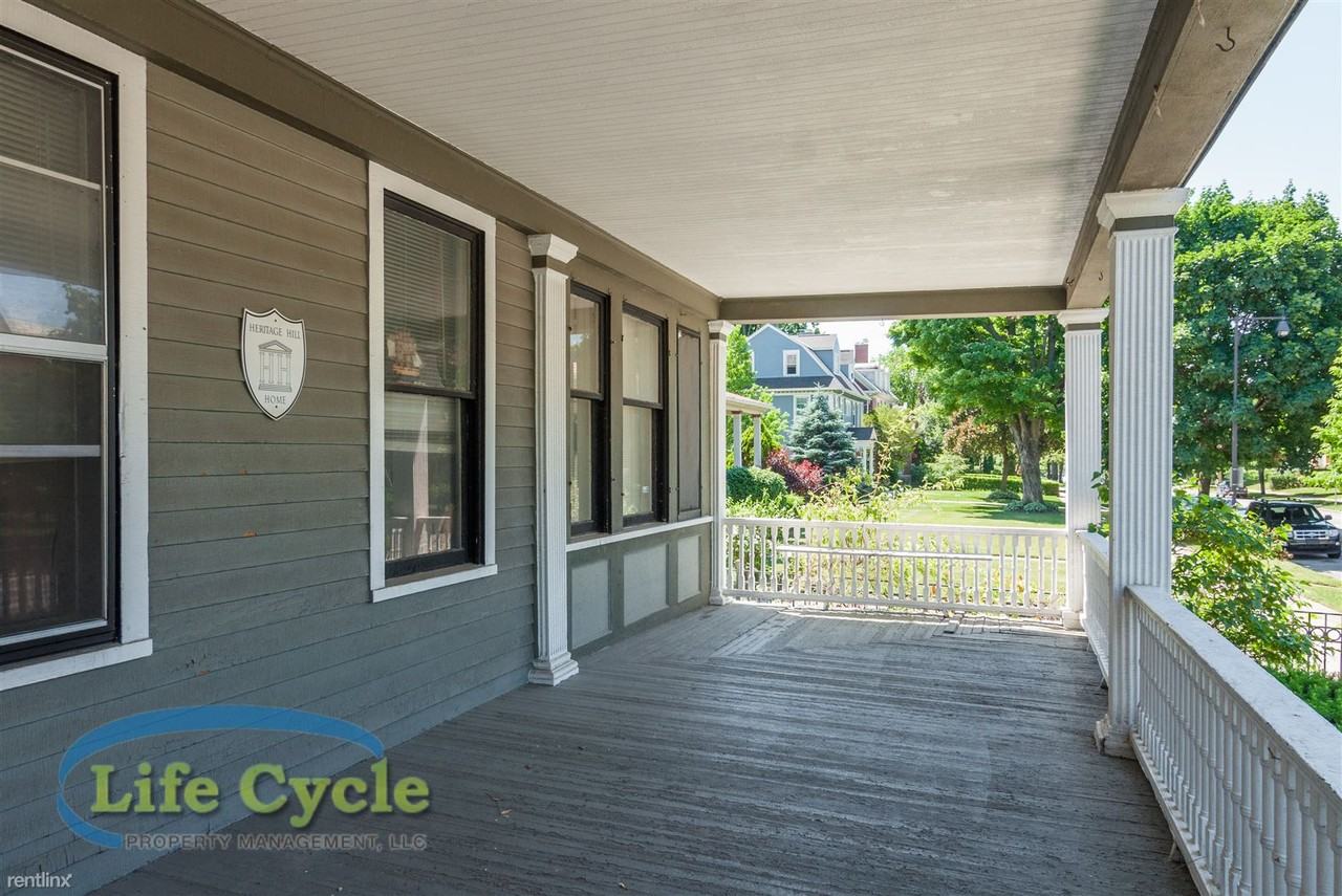 156 Lafayette Ave Ne #2 - Photo 2 of 9