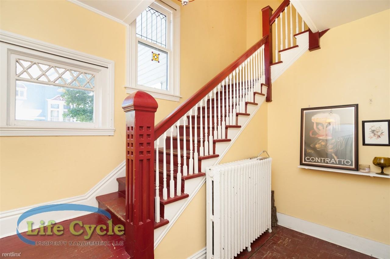 156 Lafayette Ave Ne #2 - Photo 3 of 9