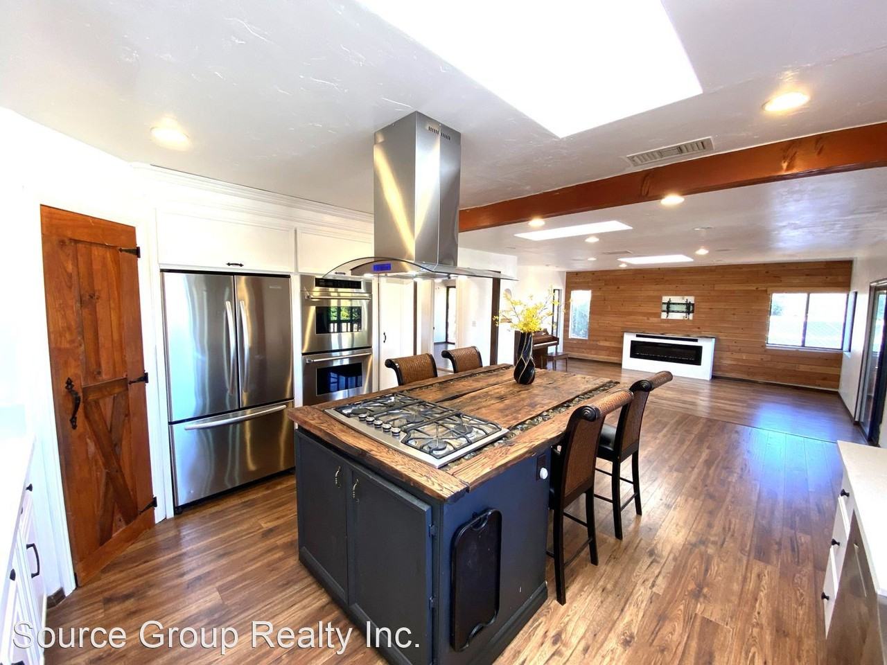 2941 Pioneer Way - Photo 3 of 27