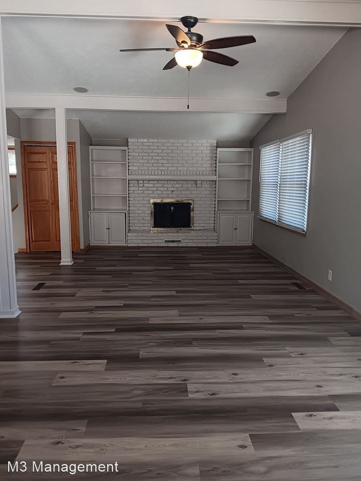 4714 N 81st St - Photo 3 of 18