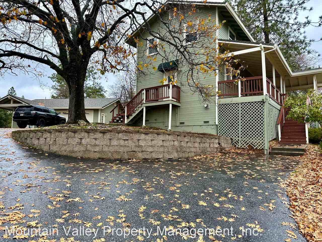 21221 Meadow Oaks Ln - Photo 3 of 34