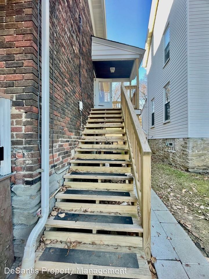 1100 Tyndal Street - Photo 2 of 23