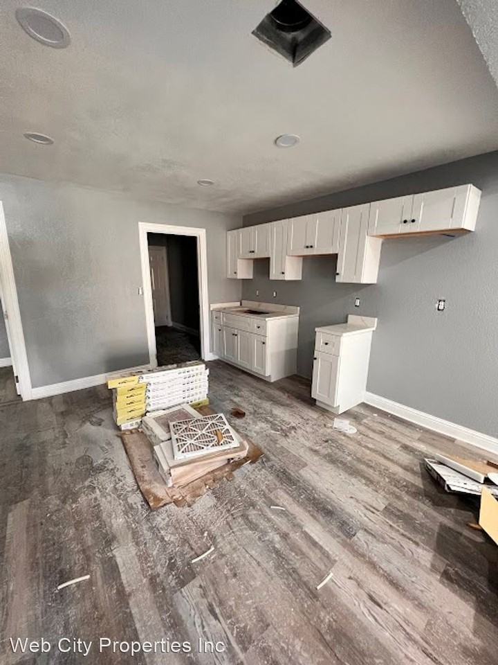 1618 Marfa Ave - Photo 2 of 11