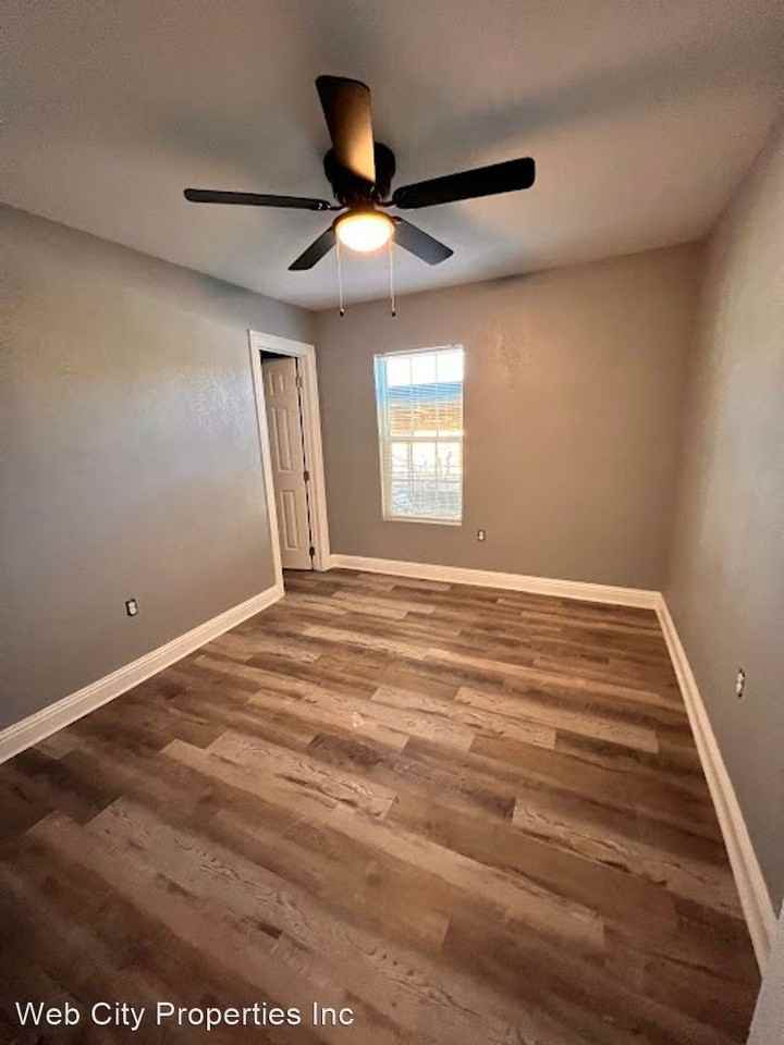 1618 Marfa Ave - Photo 3 of 11