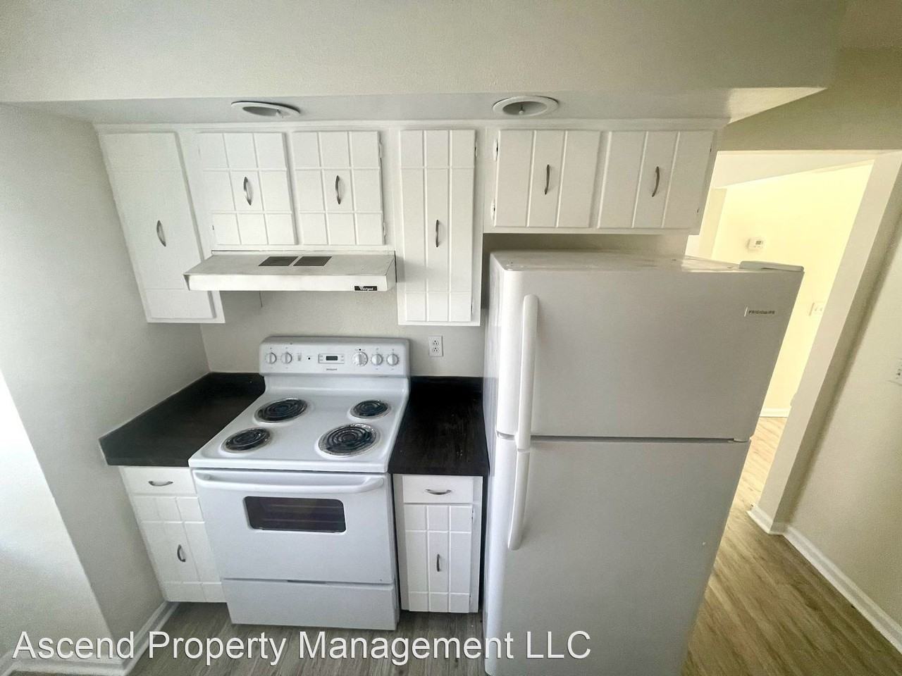 2410 Lyndon Ave - Photo 3 of 12