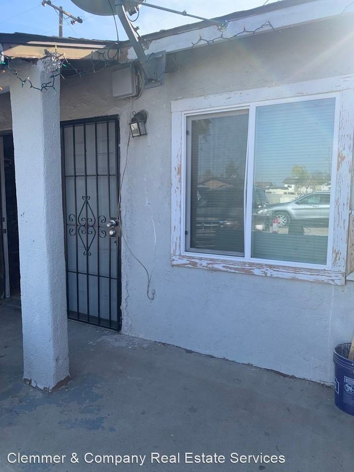 105 & 107 E 8th Street - Photo 2 of 2