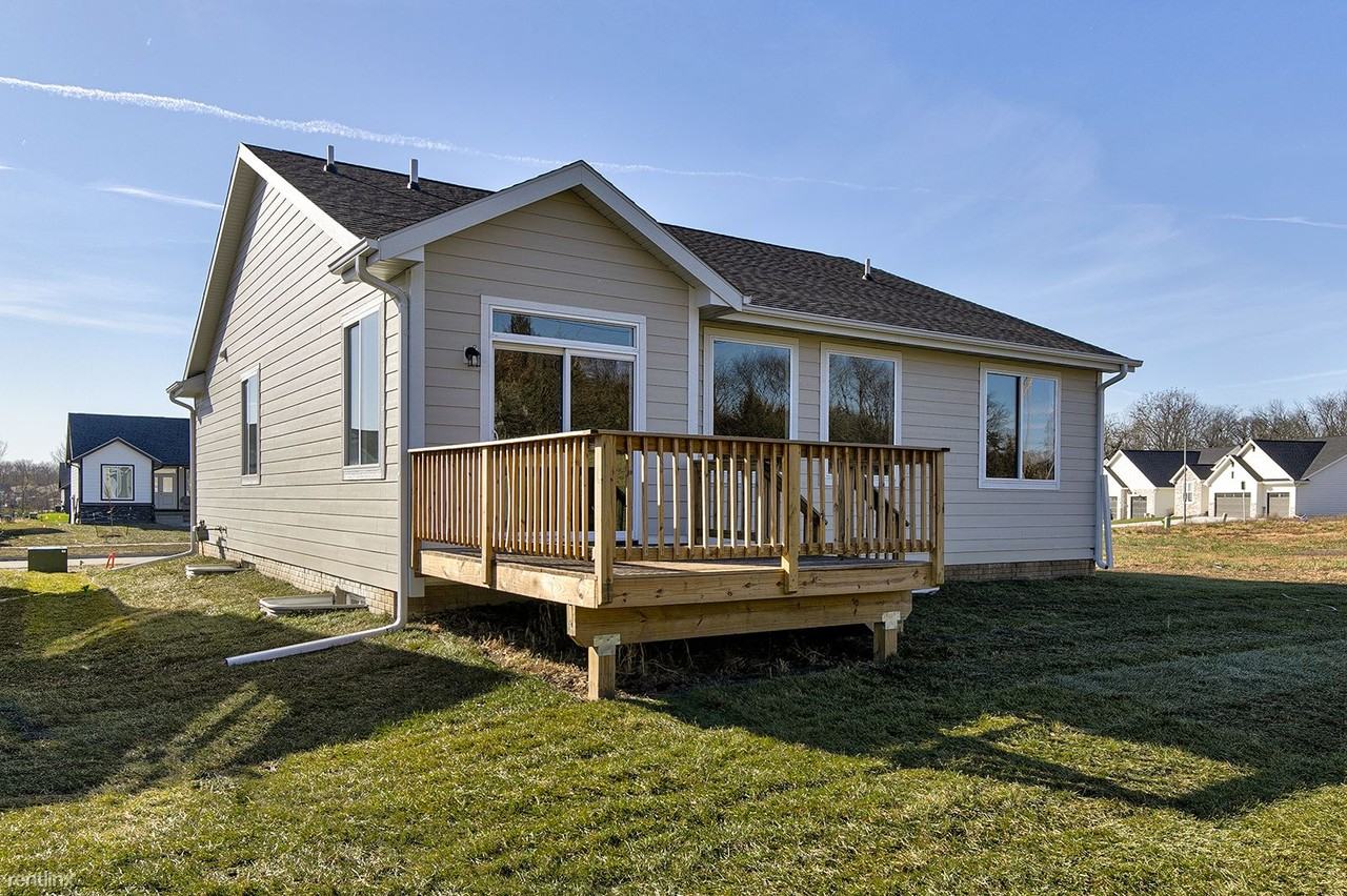 529 Meadows Ct - Photo 2 of 24