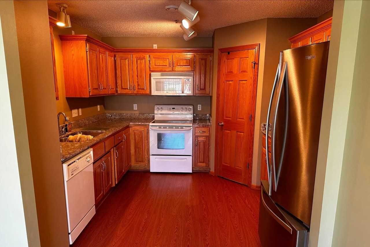 917 Winsome Way Nw - Photo 2 of 11