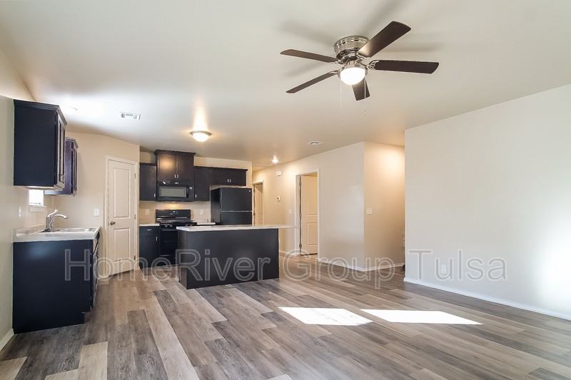 513 E 48th Pl N - Photo 3 of 20