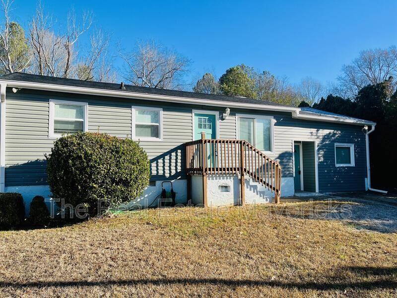 533 E 52nd St - Photo 2 of 14