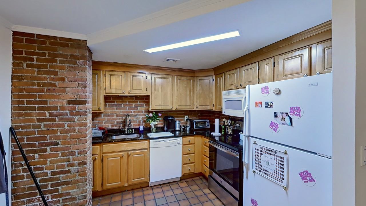 Gainsborough St #007 - Photo 4 of 13