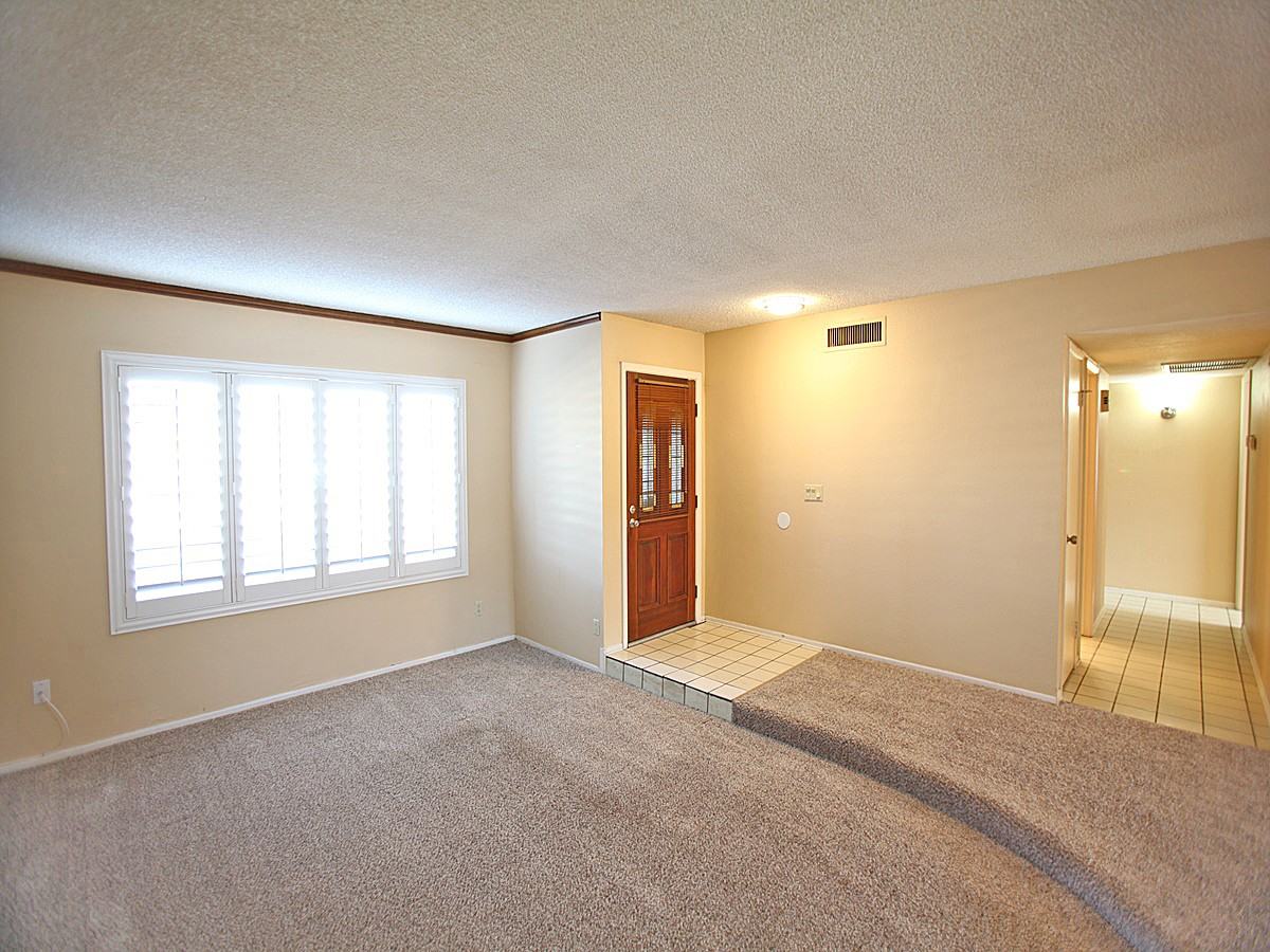 5325 W Golden Ln - Photo 3 of 15