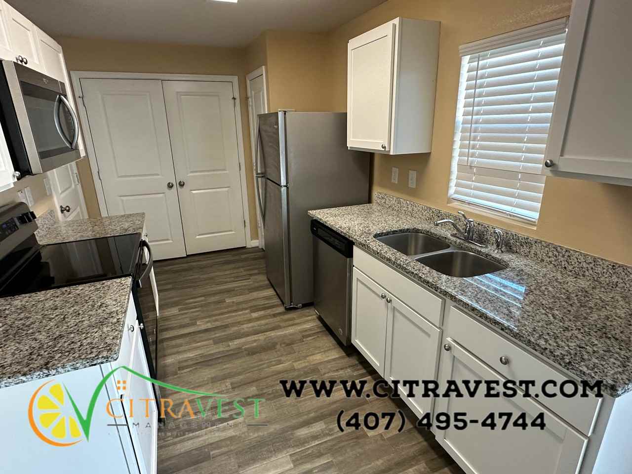 27033 Wakefield Dr - Photo 3 of 12