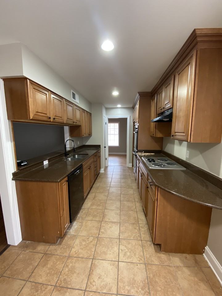 1880 Finley Rd - Photo 2 of 13