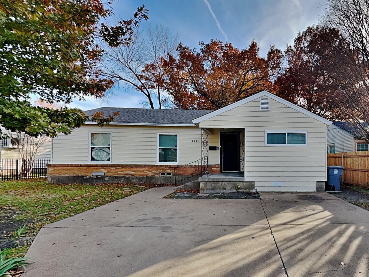 2118 Norwood Dr - Photo 2 of 20