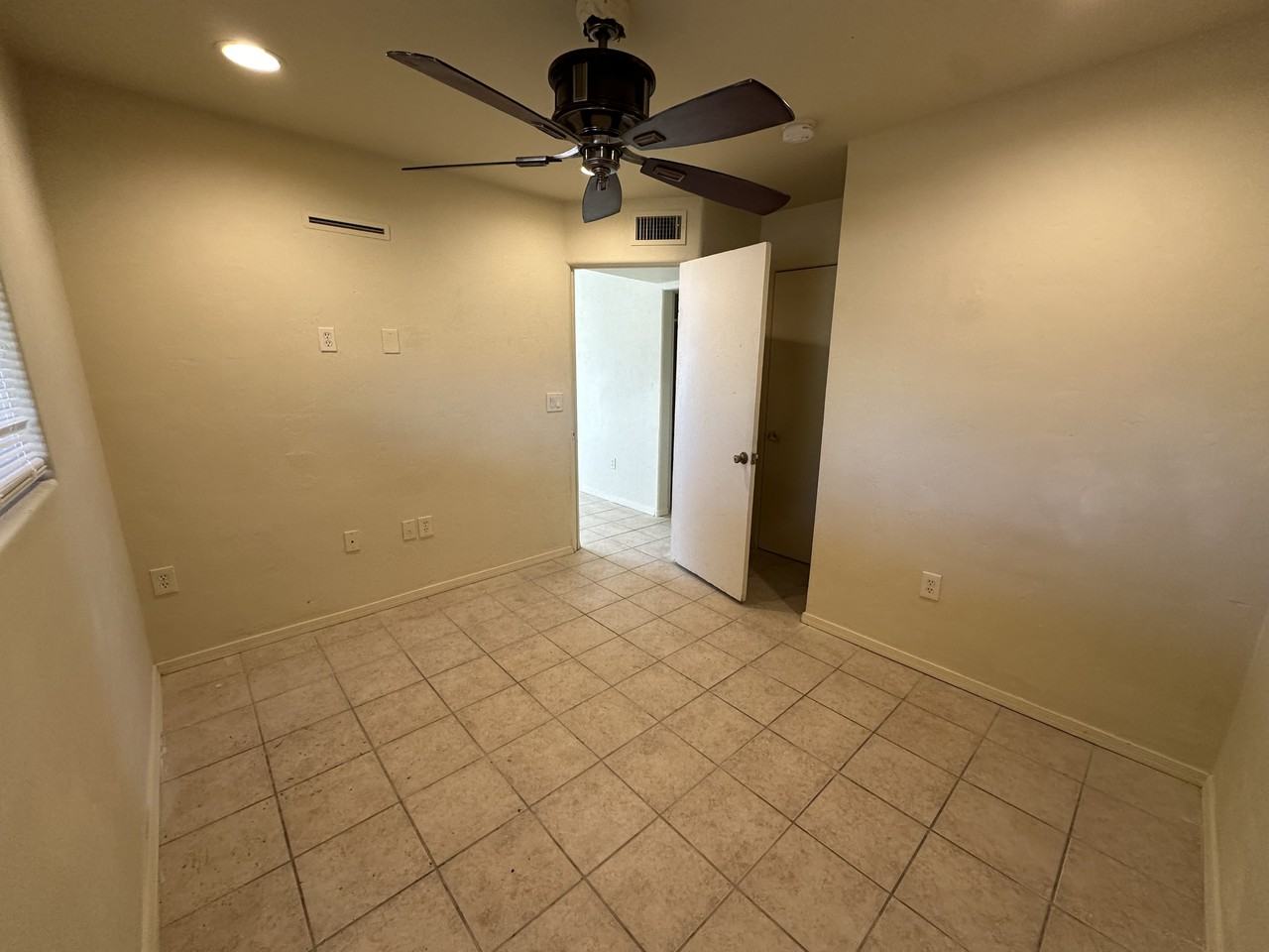 821 N Swan Rd - Photo 7 of 7