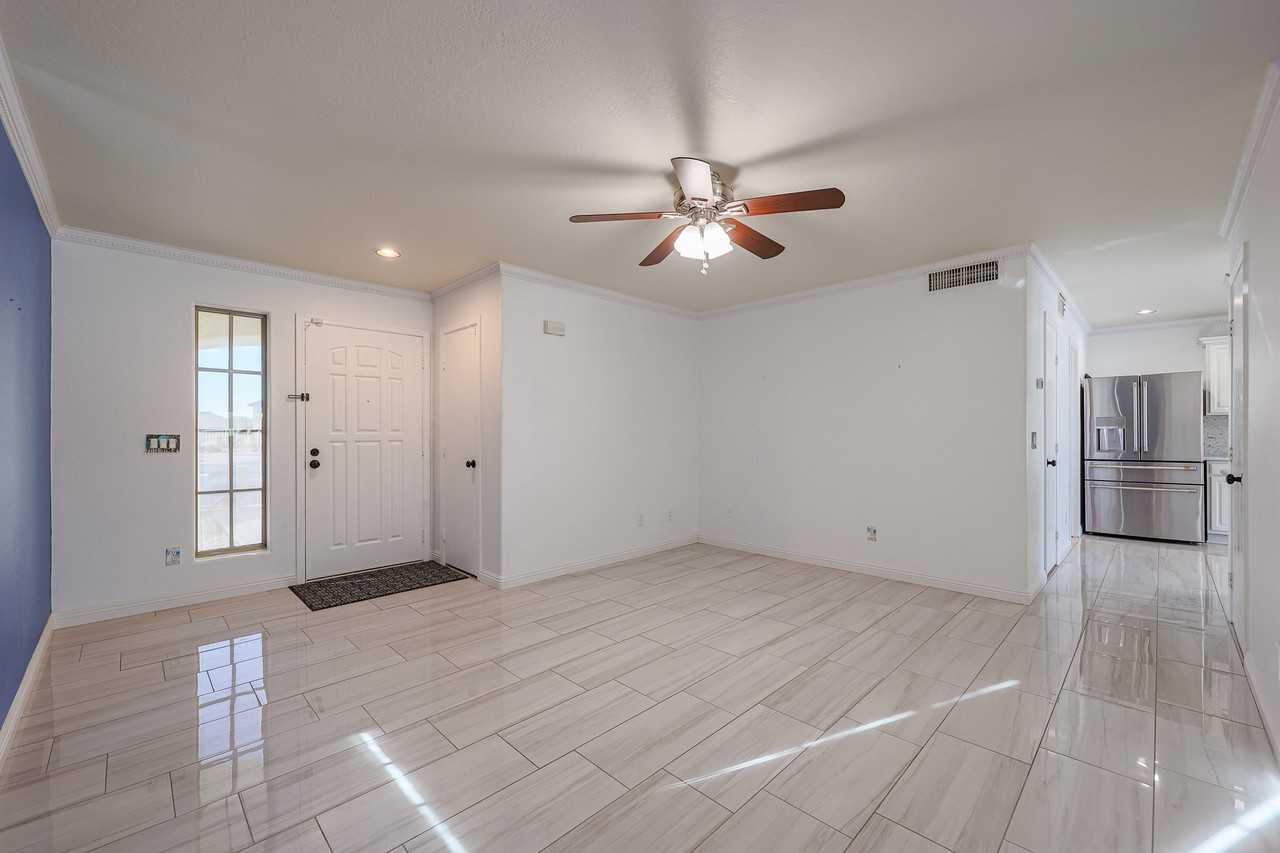 10402 E Nice Ct - Photo 5 of 50