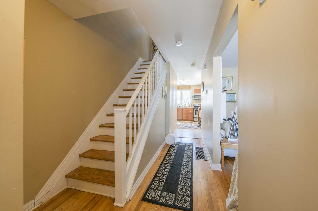 118 Viewmount Drive - Photo 3 of 26