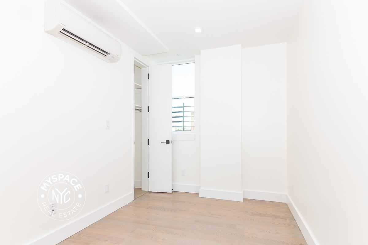 2911 Albemarle Rd #4R - Photo 3 of 14