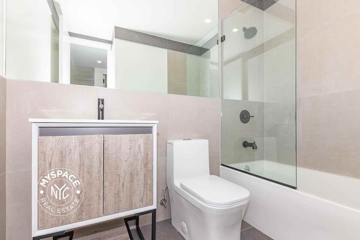2911 Albemarle Rd #4R - Photo 6 of 14